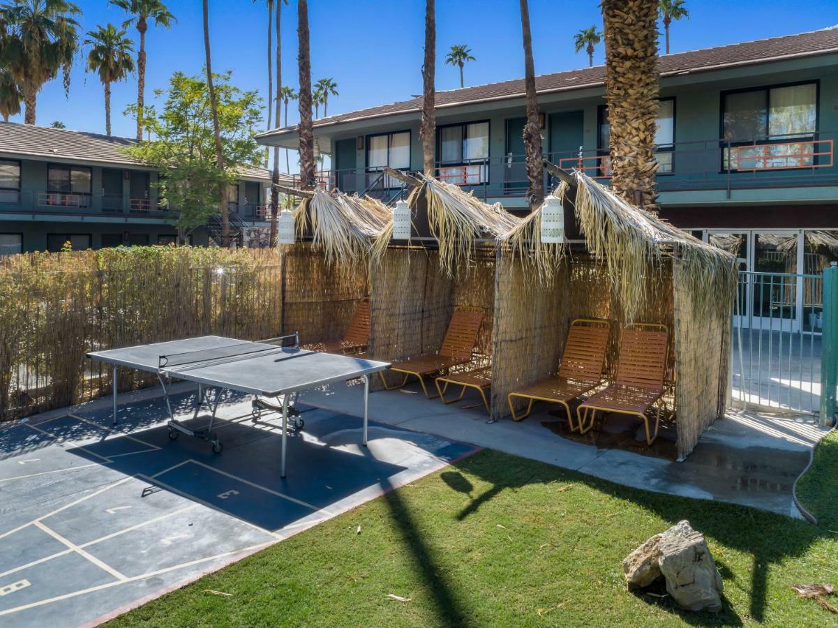Caliente Tropics Hotel Palm Springs Exterior photo