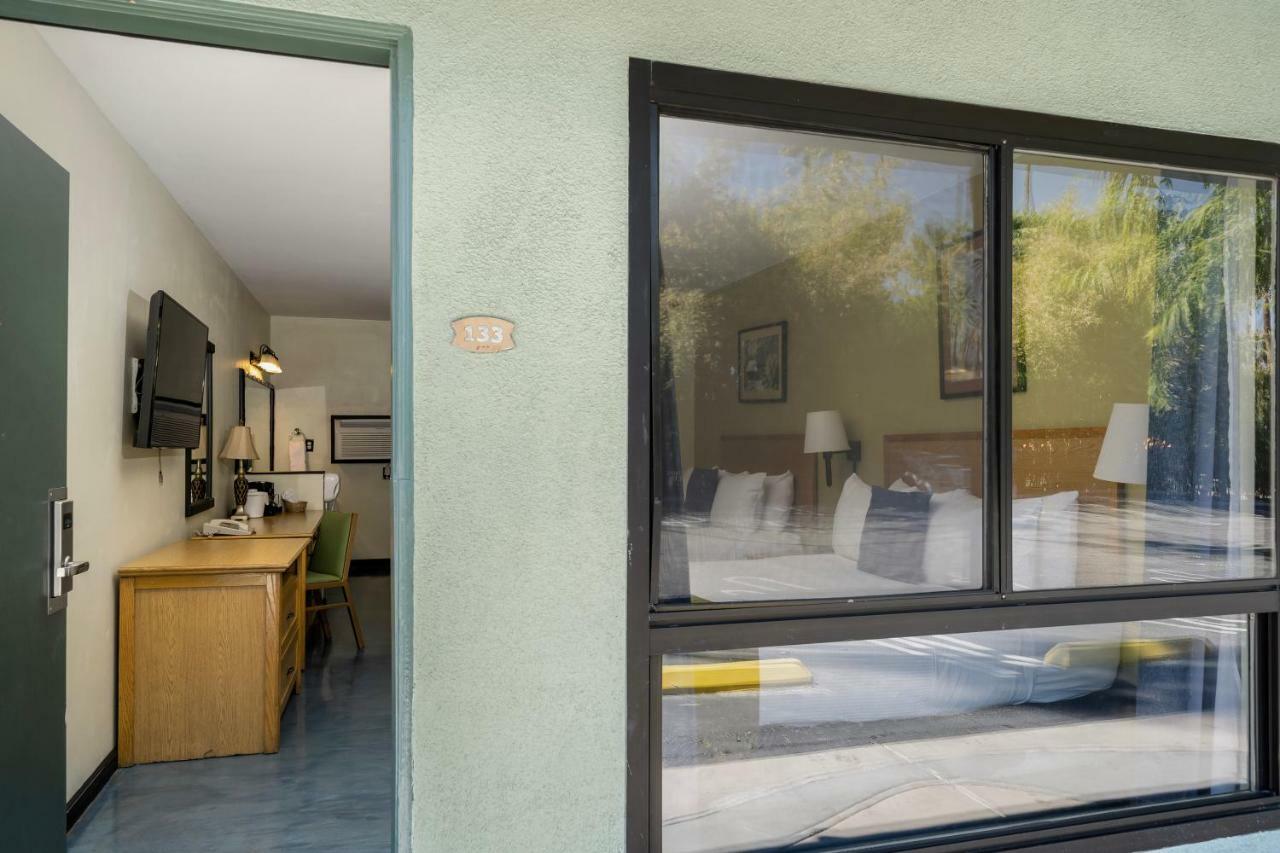 Caliente Tropics Hotel Palm Springs Exterior photo