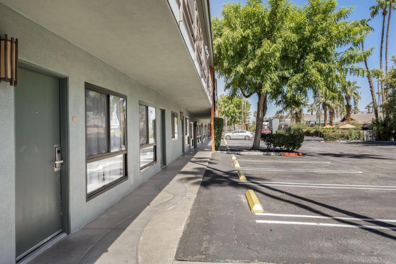 Caliente Tropics Hotel Palm Springs Exterior photo
